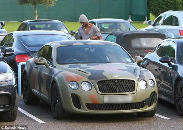 mario-balotelli-camouflage-car