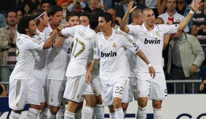 127958_real-madrid-merayakan-kemenangan-atas-olympique-lyon_663_382