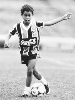 ronaldinho-as-child-15396818__MBHF