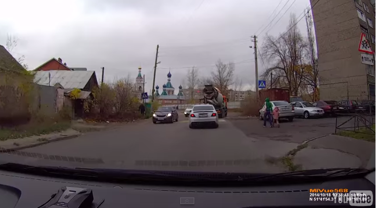 Да те глътне дупка на пътя (ВИДЕО)