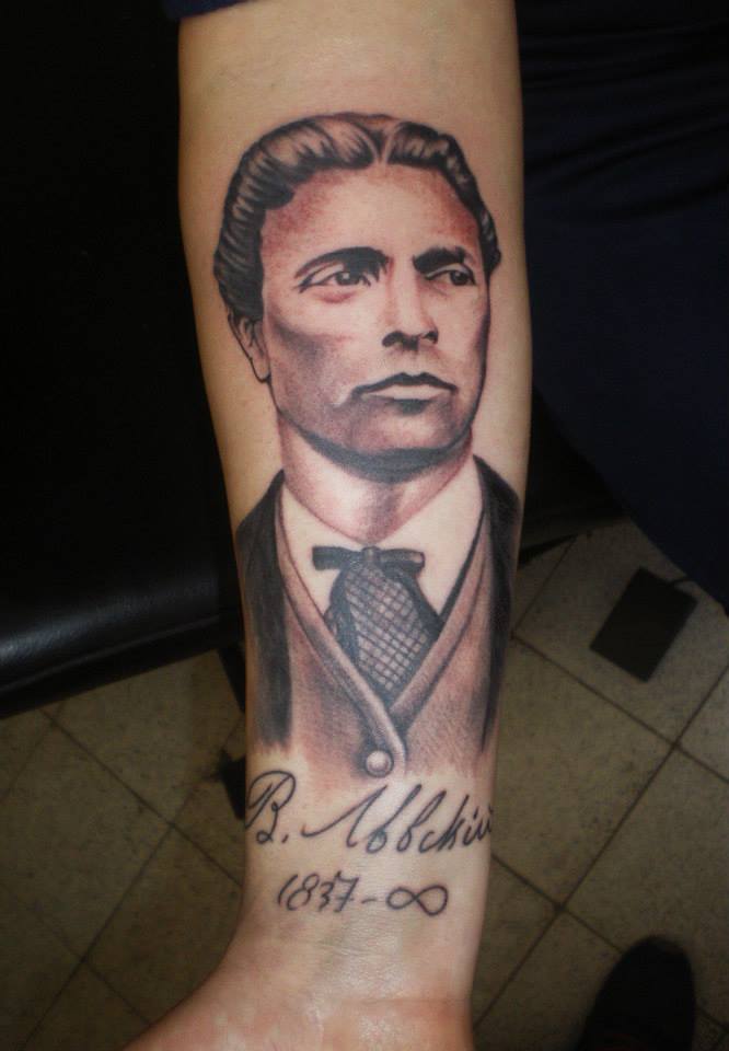 550085_581986025216102_375792679_n