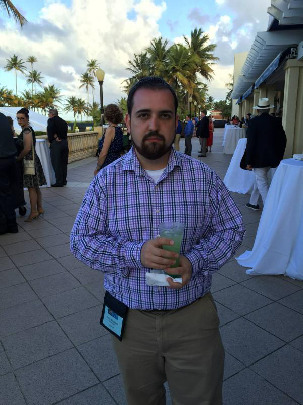 guy-wins-a-solo-vacation-is-determined-to-show-his-wife-he-didnt-enjoy-it-13-photos-12