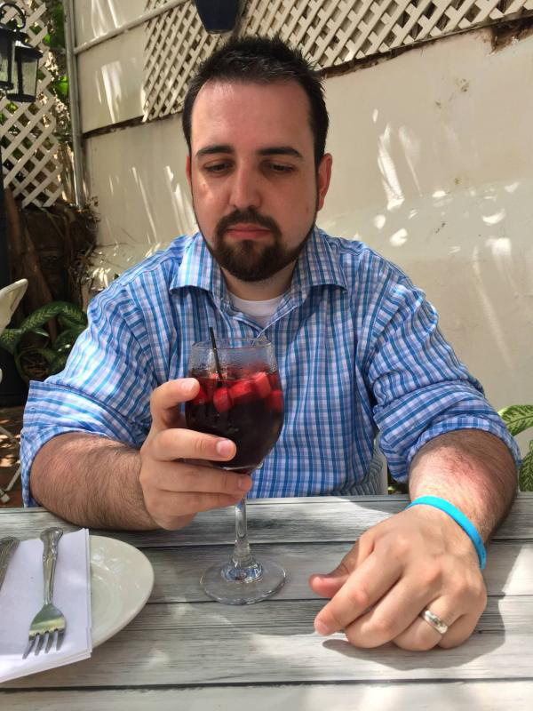 guy-wins-a-solo-vacation-is-determined-to-show-his-wife-he-didnt-enjoy-it-13-photos-8