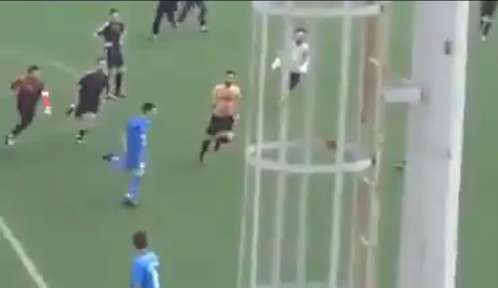 Душмански бой на мач в Шотландия (ВИДЕО)