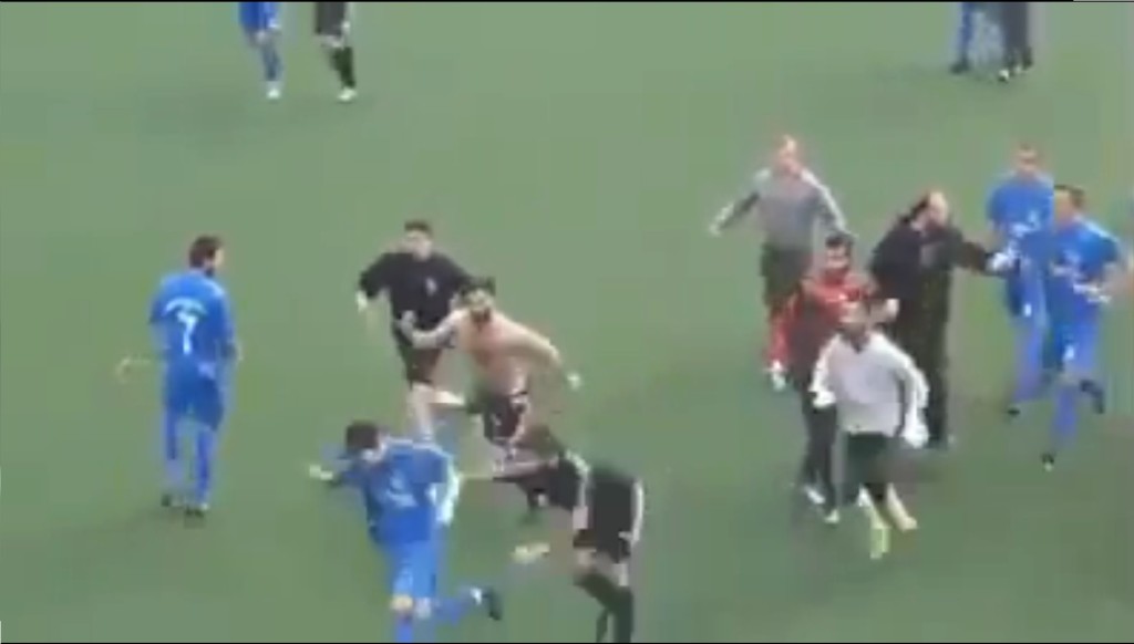 Душмански бой на мач в Шотландия (ВИДЕО)