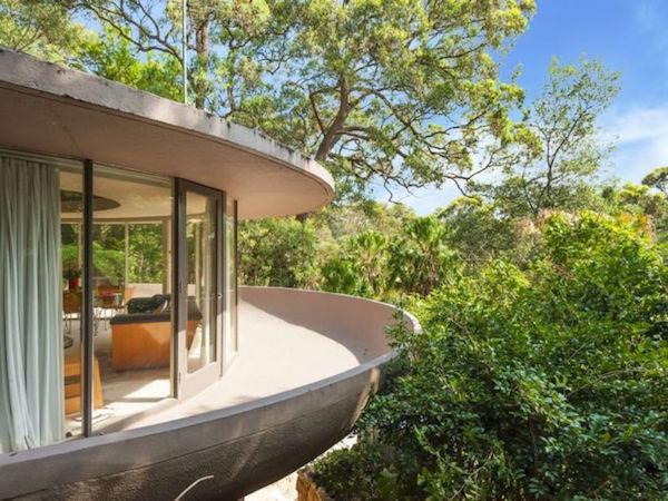 guy-spends-over-1-million-dollars-to-live-in-a-penis-shaped-house-9-photos-3