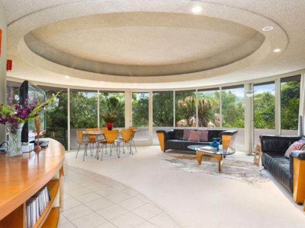 guy-spends-over-1-million-dollars-to-live-in-a-penis-shaped-house-9-photos-5