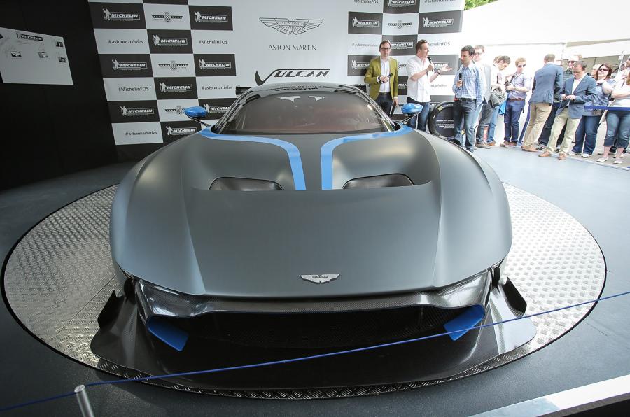 Този Aston Martin Vulcan струва колкото Георги Миланов (ВИДЕО)