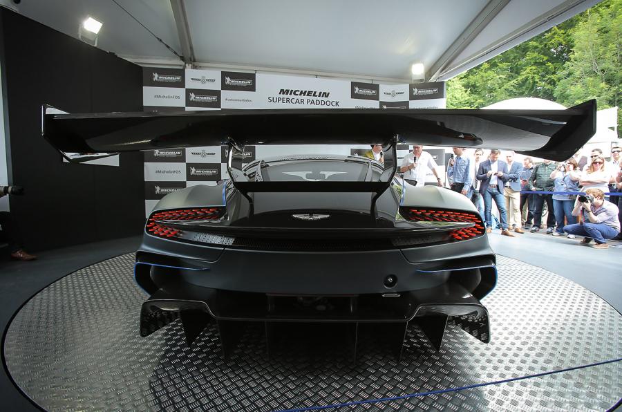 Този Aston Martin Vulcan струва колкото Георги Миланов (ВИДЕО)