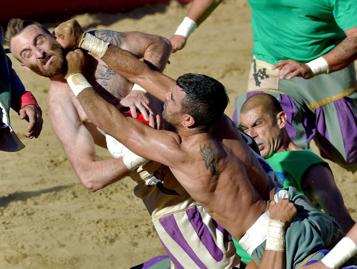 historic_football_match_02