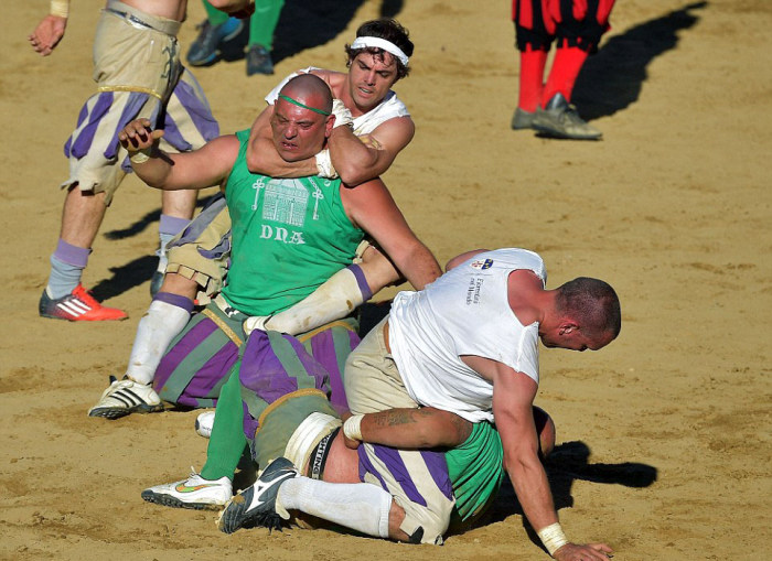 historic_football_match_08