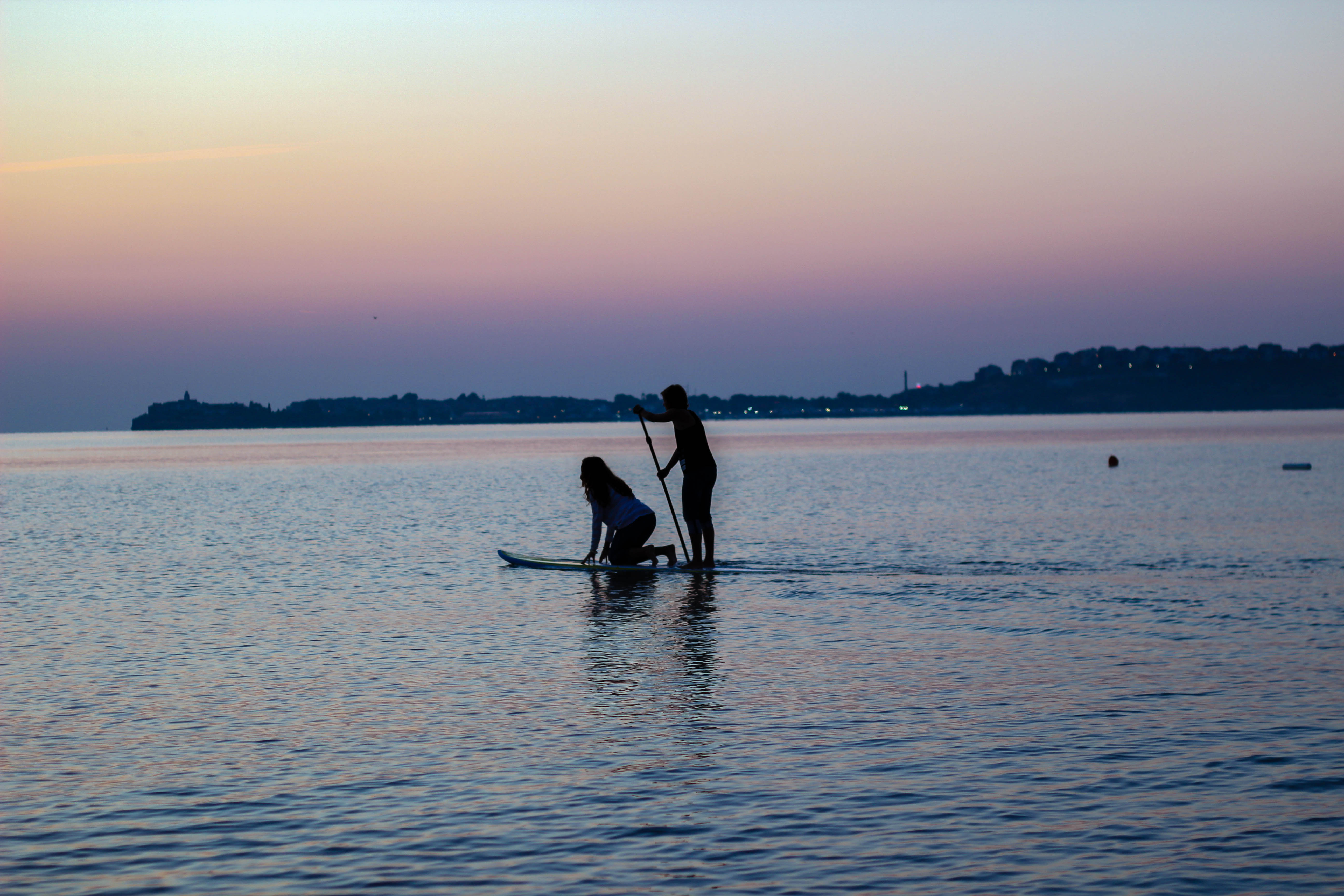 Оцеляхме след 3-дневен кемпистки запой на морето
