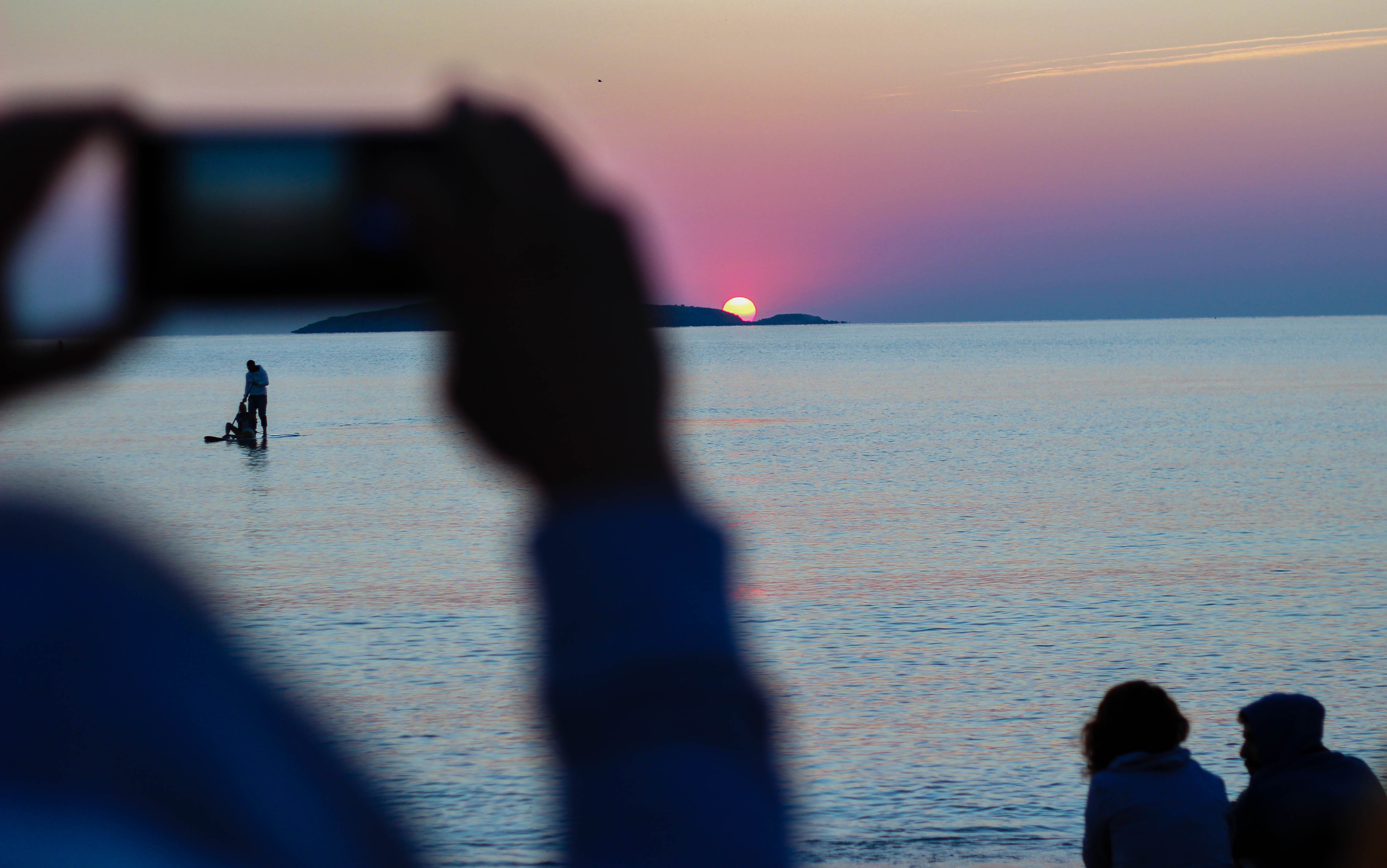 Оцеляхме след 3-дневен кемпистки запой на морето