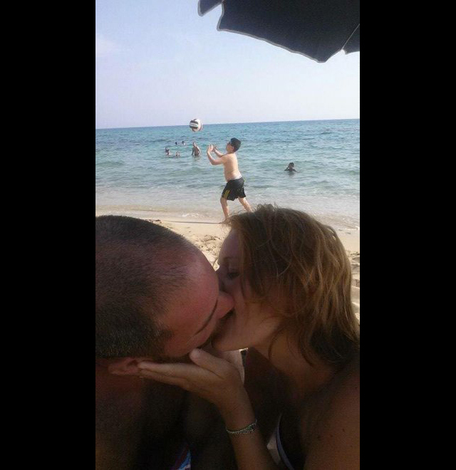 couple-asks-internet-photoshop-vacation-photo