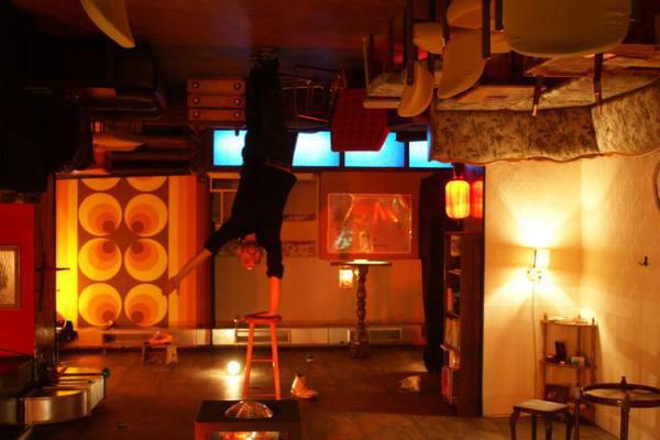 this-strange-berlin-bar-decor-will-make-you-feel-drunk-without-alcohol-10-photos-6