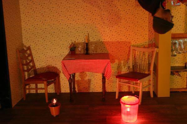 this-strange-berlin-bar-decor-will-make-you-feel-drunk-without-alcohol-10-photos-8