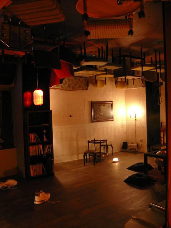 this-strange-berlin-bar-decor-will-make-you-feel-drunk-without-alcohol-10-photos-9