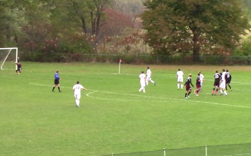 Той вкара гол от тъч след хвърляне със салто (ВИДЕО)