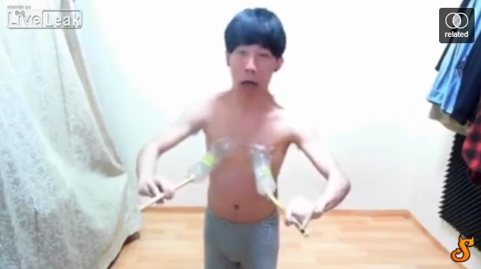 Азиатски тумбак остана без зърна след най-лошата идея евър (ВИДЕО)