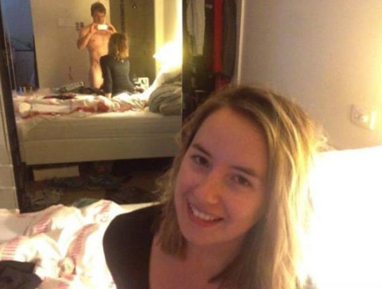 foto-zerkalo-golyj-muzhik-pesochnica-1816849