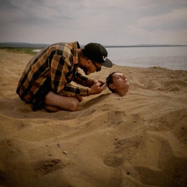 barber-cuts-hair-in-extreme-locations-around-the-world-photos-11