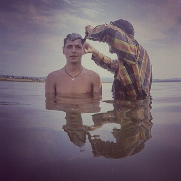 barber-cuts-hair-in-extreme-locations-around-the-world-photos-12