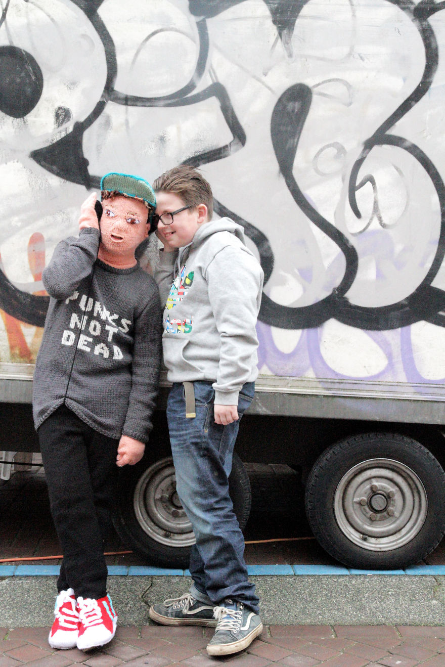 my-son-doesnt-want-to-cuddle-anymore-so-i-knit-a-cuddly-version-of-him-6__880