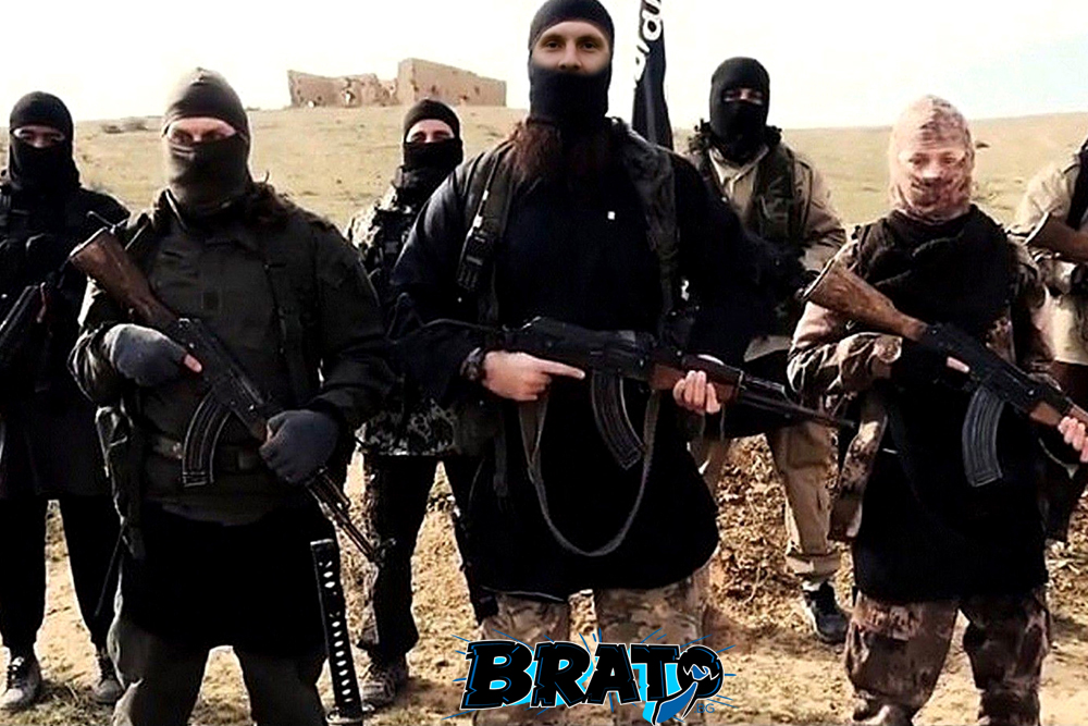 Новите професии на Моци - хирург, кечист и офицер от SS