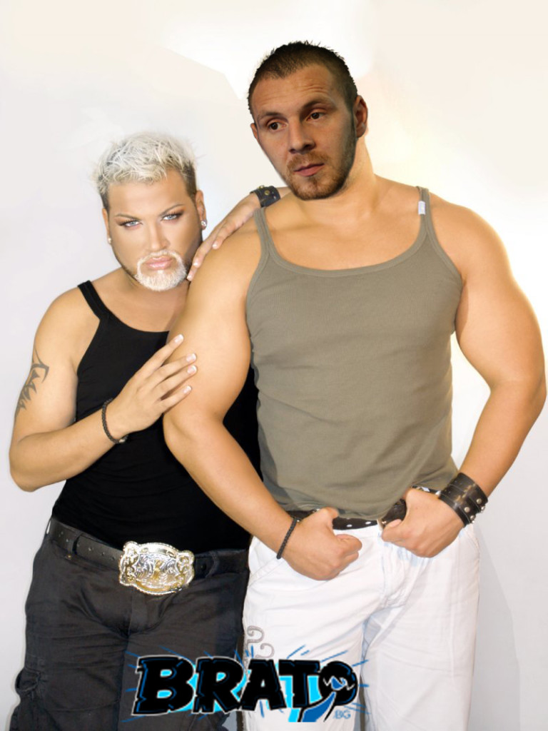 Новите професии на Моци - хирург, кечист и офицер от SS