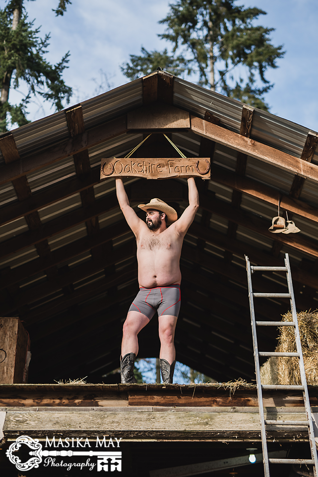 Той реши да впечатли жена си с еротична "Dudeoir" фотосесия (ПЛАЧЕШ)