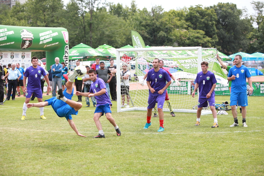 Отиваш на "Камп Ноу" с бате Ицо Стоичков и "Каменица Фен Купа"