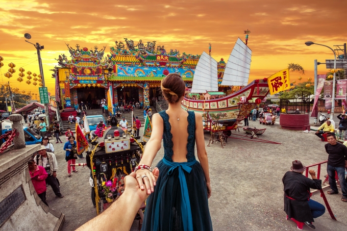 Еволюцията на "follow me to" или новата мода във фотографията (СНИМКИ)