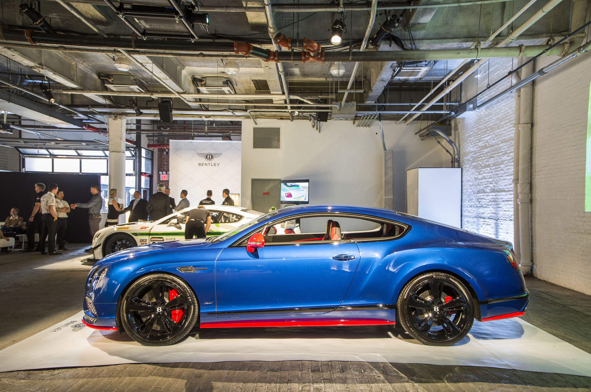 Новото Bentley е най-мощното в историята (СНИМКИ)