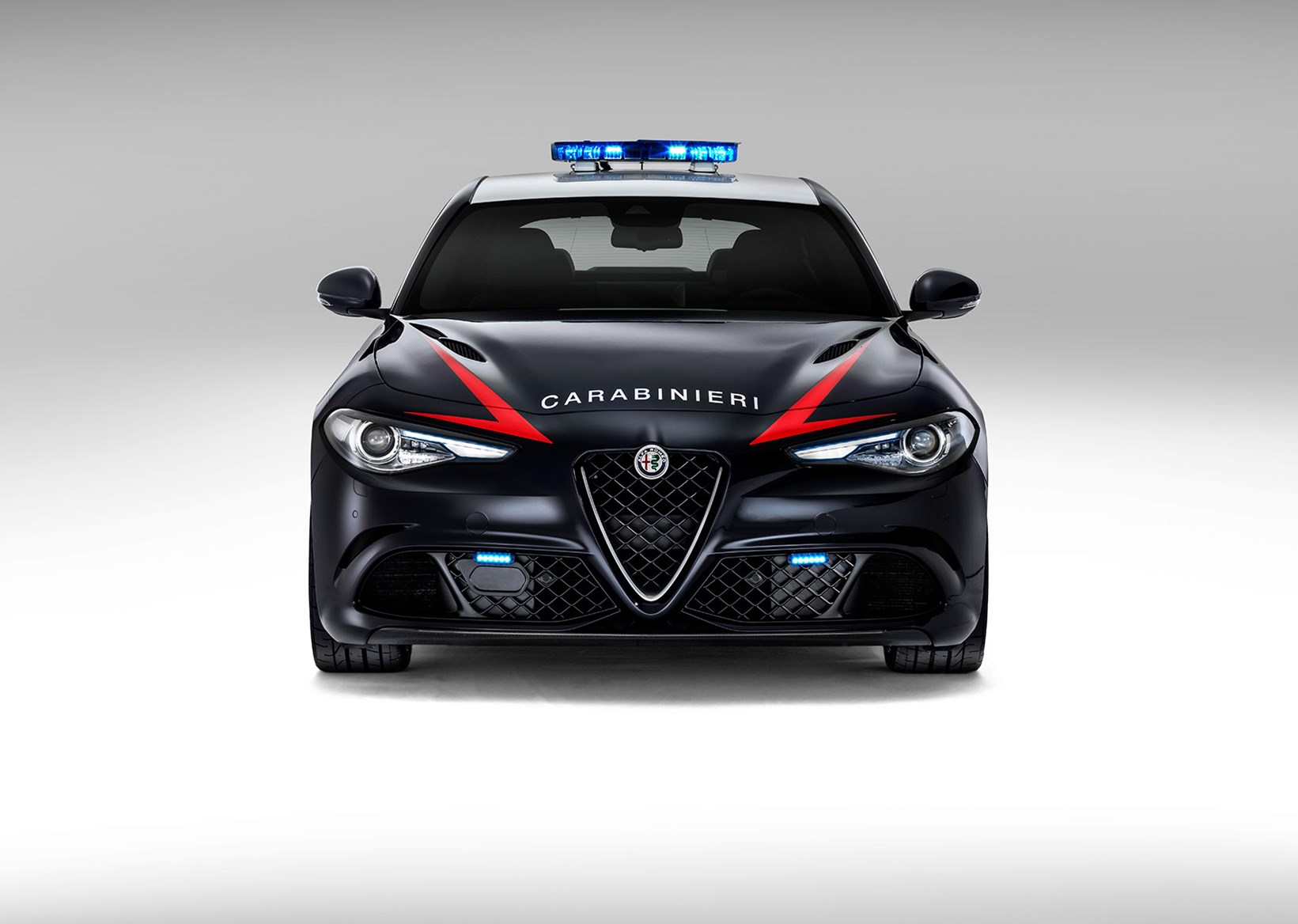 Новите патрулки в Италия вдигат 100 км/ч за 3.9 секунди