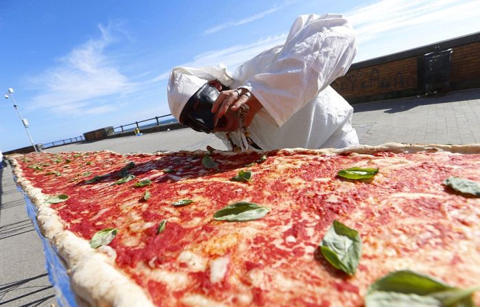 world_longest_pizza_01