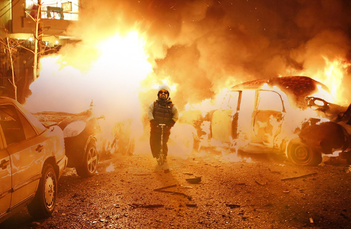 Тирион Ланистър с тротинетка по Витошка и пред НДК (СНИМКИ)