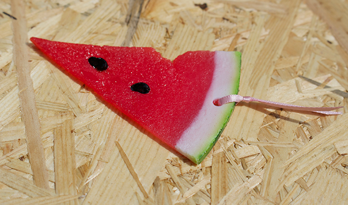 Яйца на очи, бекон и още храни като разделители за книги (СНИМКИ)