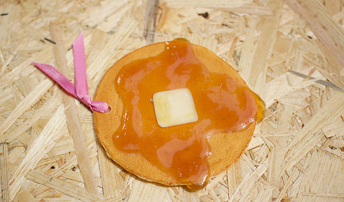 Яйца на очи, бекон и още храни като разделители за книги (СНИМКИ)