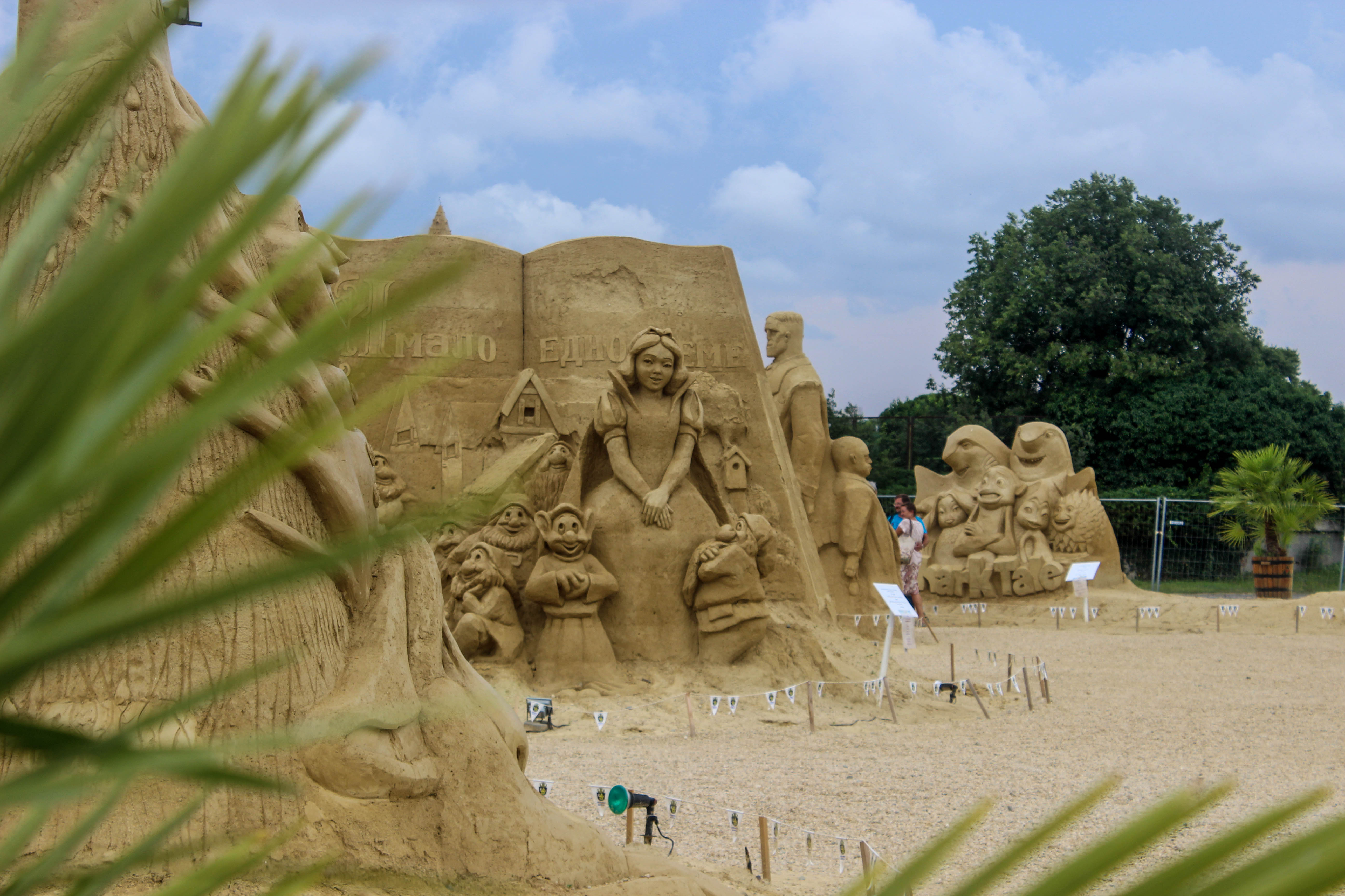 Кино герои от пясък те чакат в Бургас (СНИМКИ)