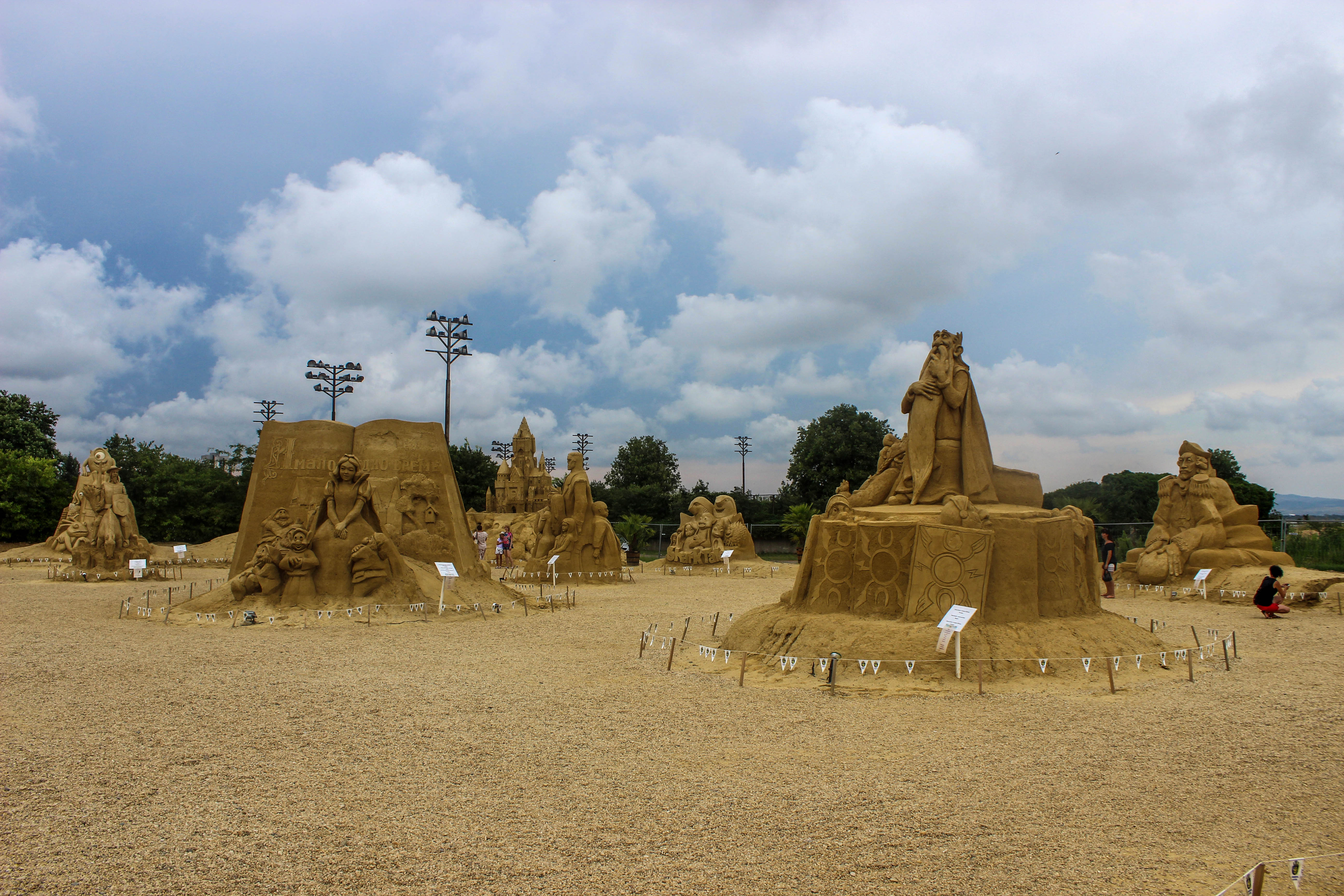 Кино герои от пясък те чакат в Бургас (СНИМКИ)