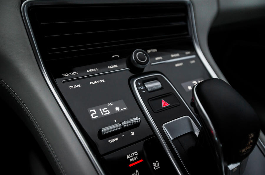 Новата Panamera или най-бързата серийна лимузина (СНИМКИ)