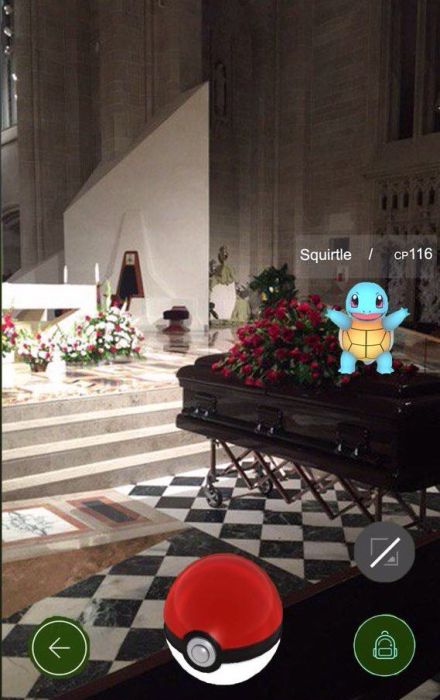 На погребение, на фронта и още странни места, където хванаха покемони