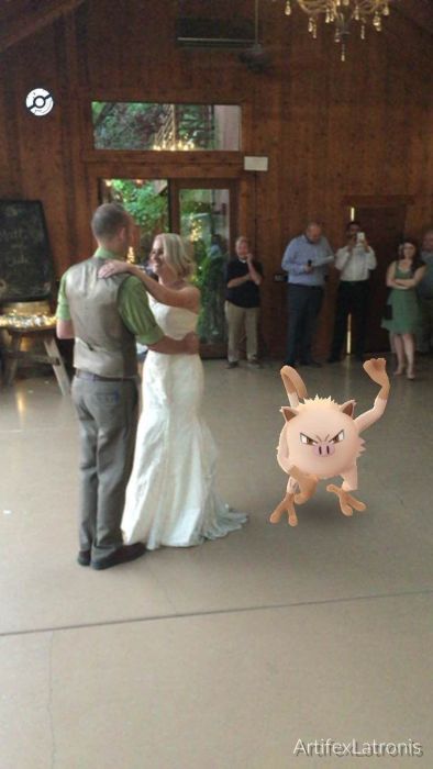 На погребение, на фронта и още странни места, където хванаха покемони