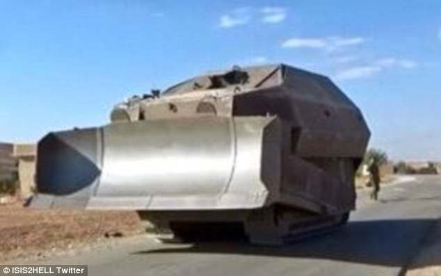 Кюрдските бойци ползват коли като от филма "Лудия Макс" срещу ИДИЛ