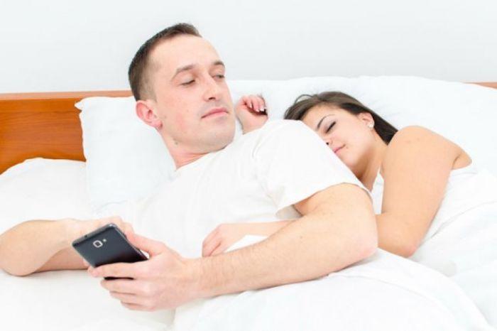 Мъж изнуди за пари любовника на жена си