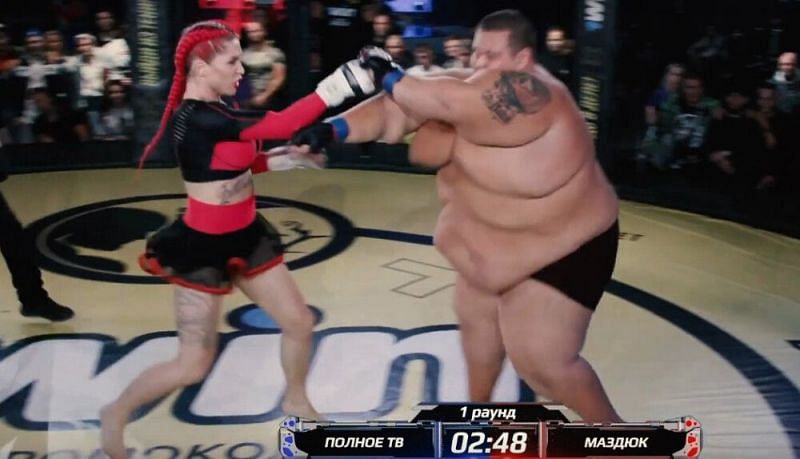 ВИДЕО: ММА бой между жена и 250-килограмов мъж