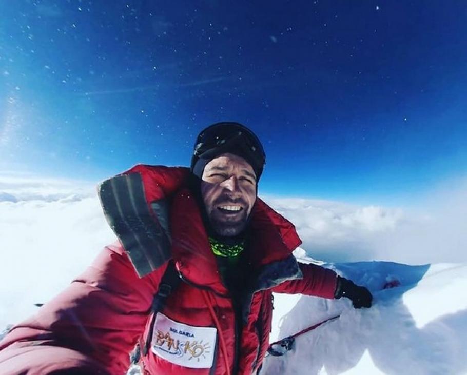 Скатов приближава върха в първата българска зимна експедиция за изкачване на К2